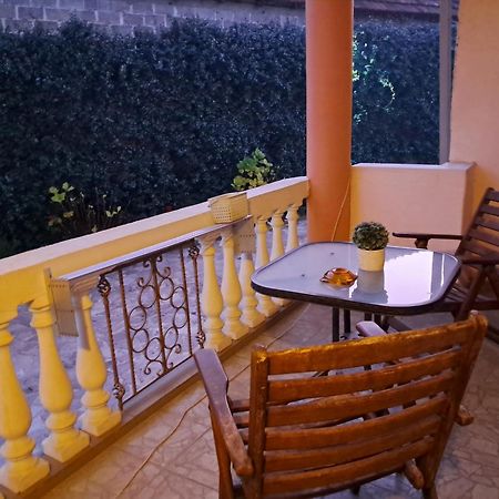 Erodios Guesthouse Като-Лутракі Екстер'єр фото