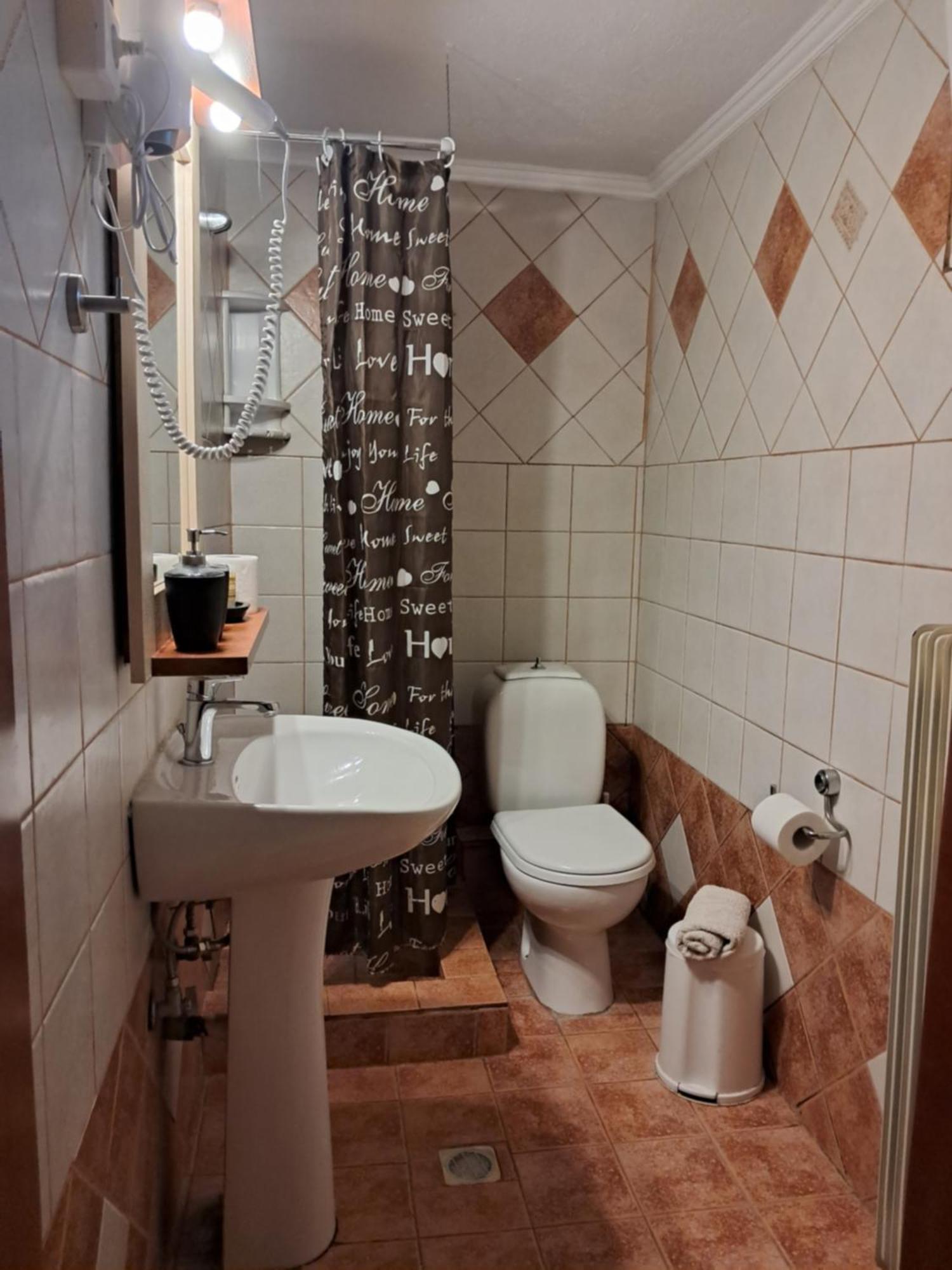 Erodios Guesthouse Като-Лутракі Екстер'єр фото