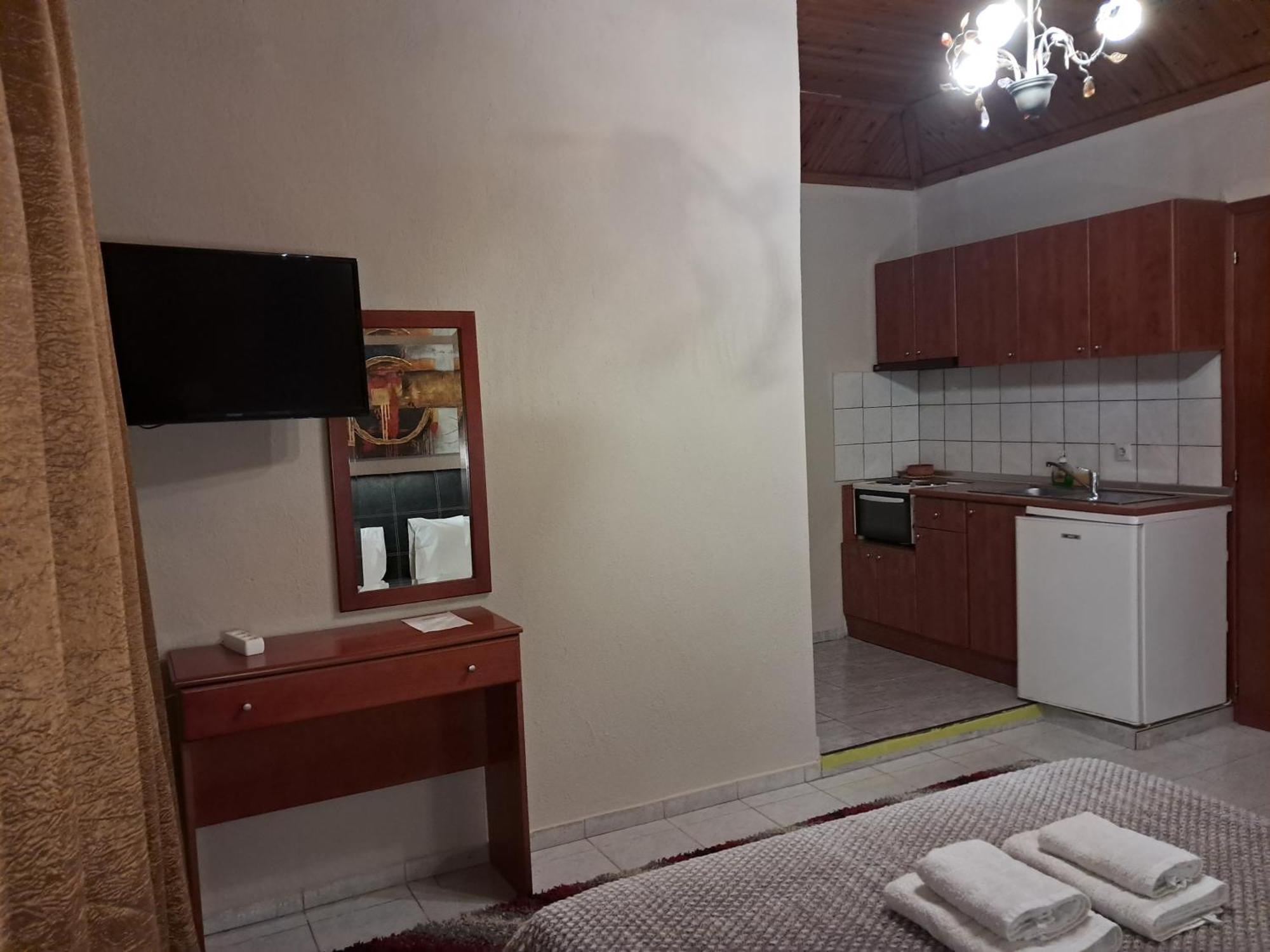 Erodios Guesthouse Като-Лутракі Екстер'єр фото