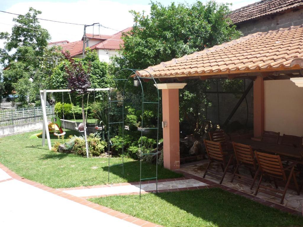 Erodios Guesthouse Като-Лутракі Екстер'єр фото